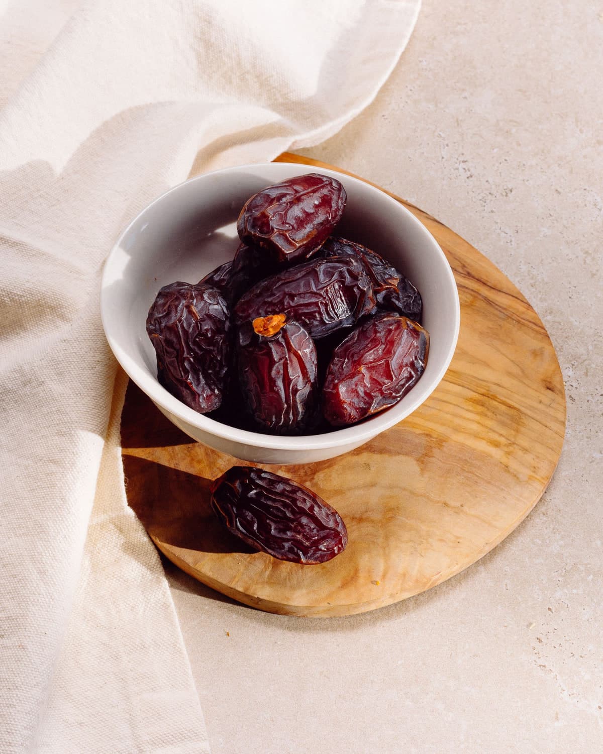 BM Chowara tar dates in a white bowl